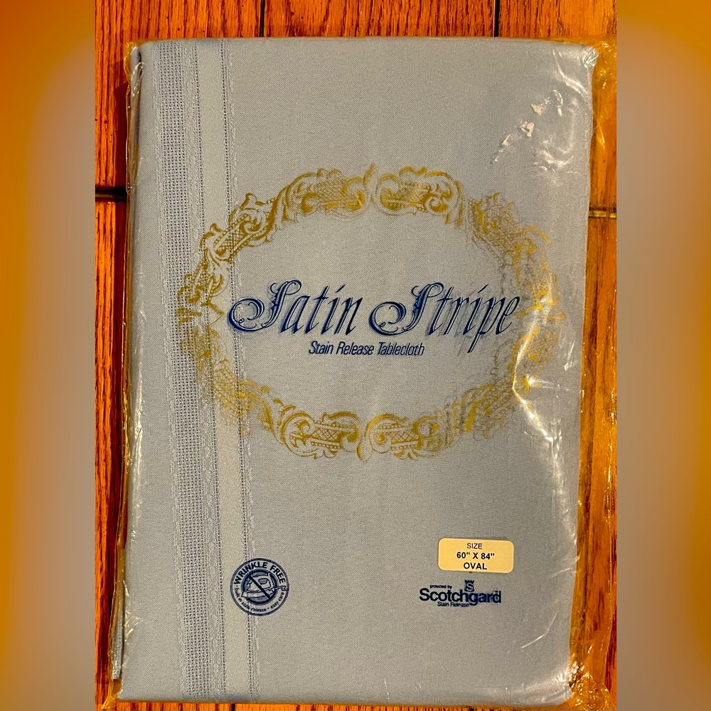 NWT Vintage Table Cloth, blue, wrinkle resistant and stain resistant